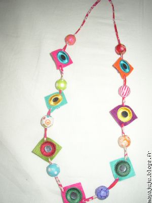 collier perles, feutrine et miroirs